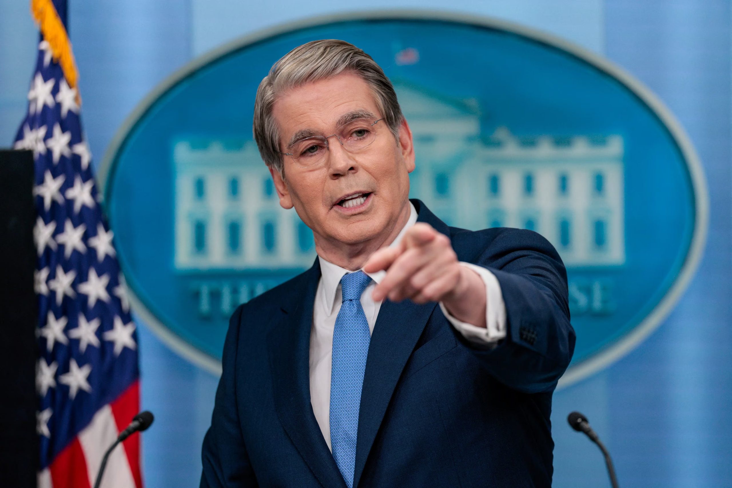 El secretario del Tesoro de EE. UU., Scott Bessent, interviene durante una rueda de prensa en la sala de prensa James S. Brady de la Casa Blanca, en Washington D. C. (EE. UU.), el 28 de mayo de 2026 (REUTERS/Evan Vucci)