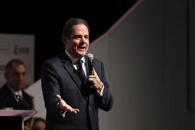Su estado de salud lo había mantenido alejado progresivamente de la vida pública y de la actividad política, reduciendo sus apariciones y participación en eventos de su partido Cambio Radical - crédito Colprensa
