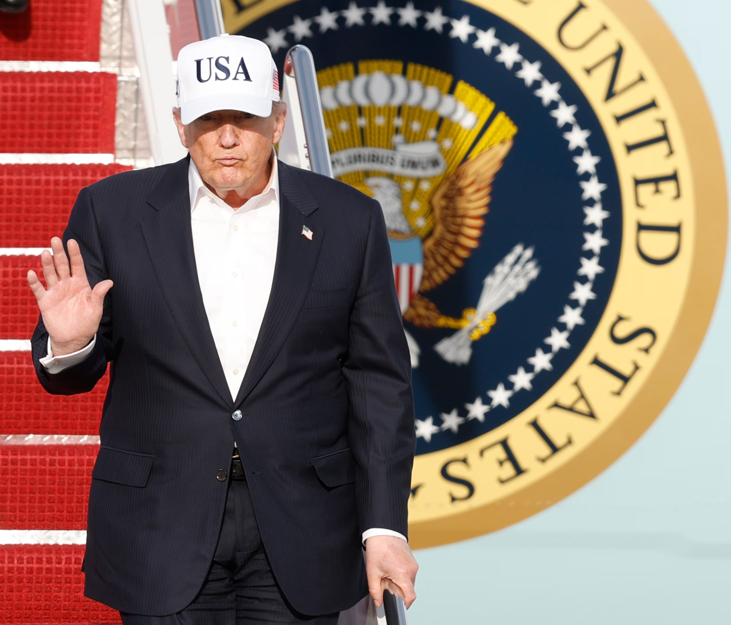 El presidente de Estados Unidos, Donald Trump, podría inclinar la balanza en favor del candidato al que le exprese su apoyo, afirmó el reconocido analista político Dick Morris - crédito AP Foto/Luis M. Alvarez.