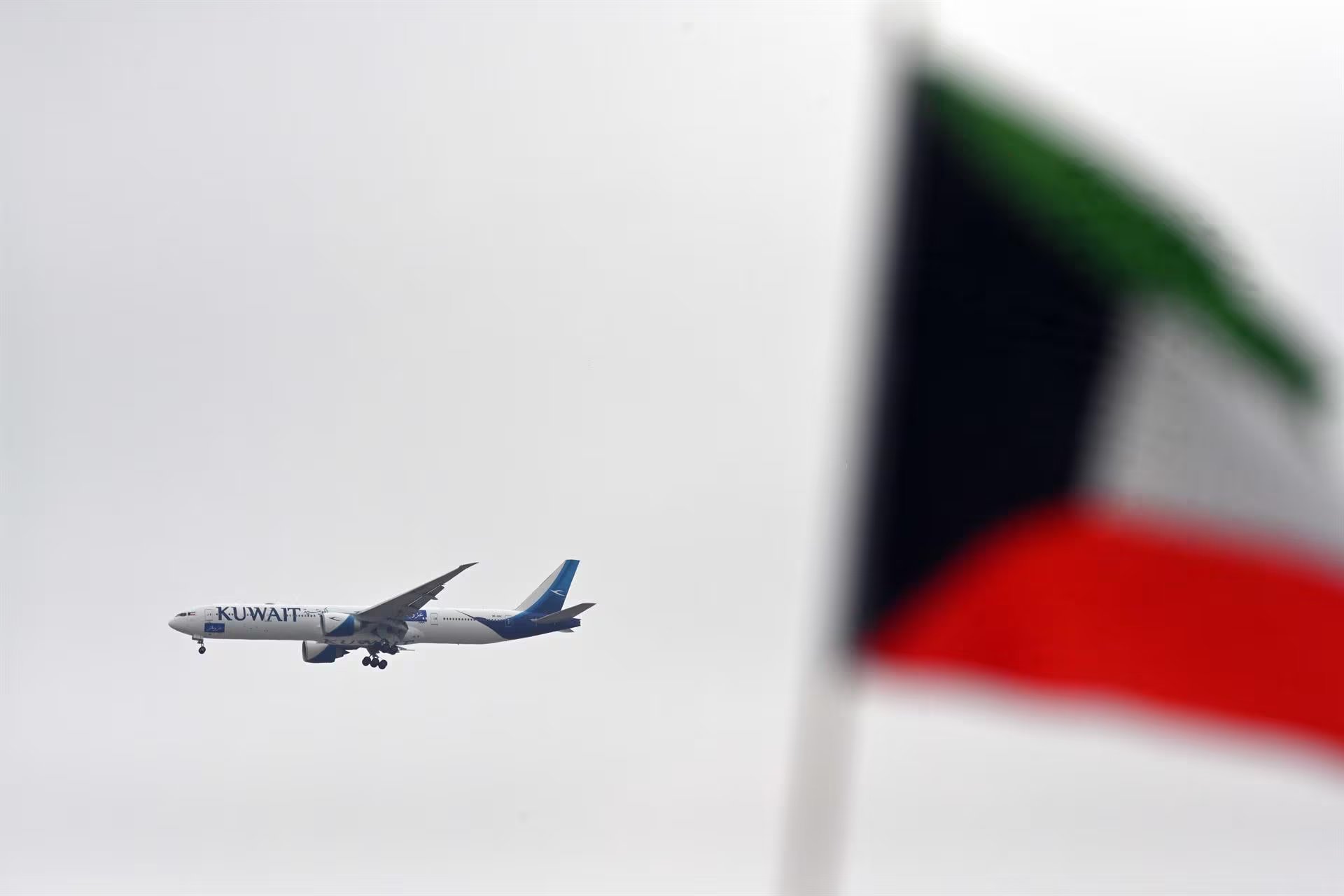 Las fuerzas armadas de Kuwait detectaron varios drones hostiles en su espacio aéreo y reforzaron su seguridad nacional ante nuevos ataques.