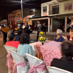 Serenatas por el Día de la Madre se adelantaron por el toque de queda en Guayaquil