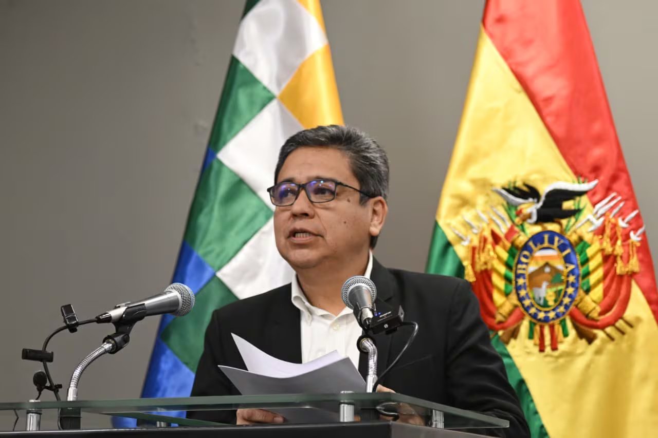 El vocero presidencial de Bolivia, José Luis Gálvez, en una conferencia de prensa el 14 de mayo de 2026. Foto: ABI.
