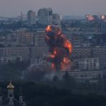 Alerta en Kiev: Rusia bombardea la capital con misiles balísticos, deja un muerto y 16 heridos