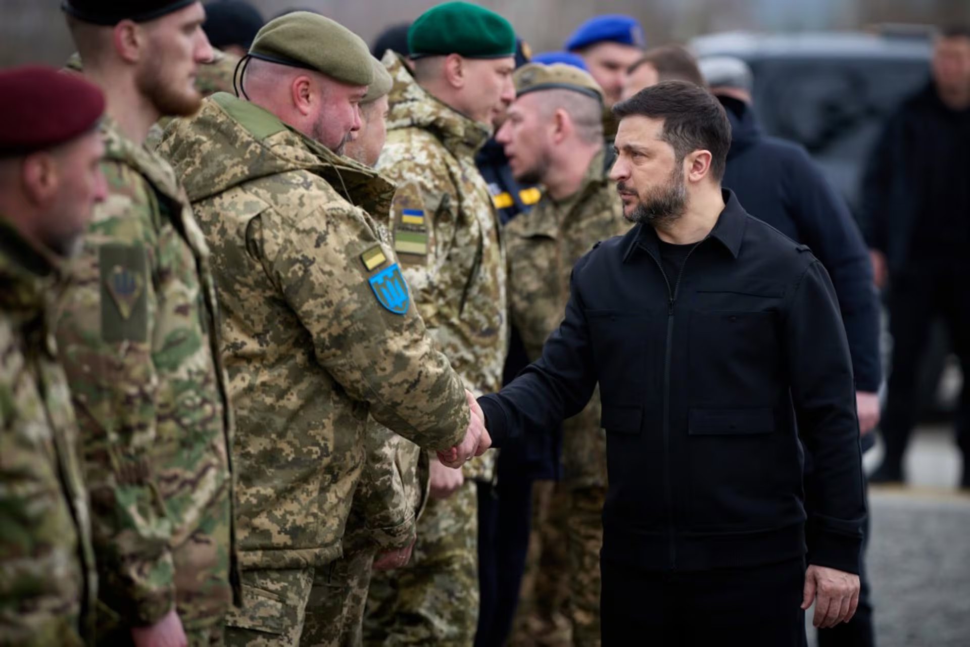 Zelensky junto a militares ucranianos (Europa Press/Archivo)