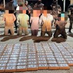Capturan a cinco personas con 108 paquetes de droga en galpón en Manabí