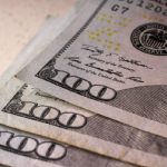 Por qué jubilarte a los 60 podría darte más dinero en total que esperar a los 65 años