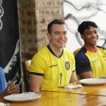 Campeones del Ecuador comparten sus historias y experiencias en un encuentro con Daniel Noboa