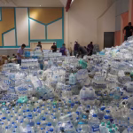 Más de 100 personas colaboran en recepción y clasificación de donativos para Venezuela en centro de acopio en la Universidad de Guayaquil