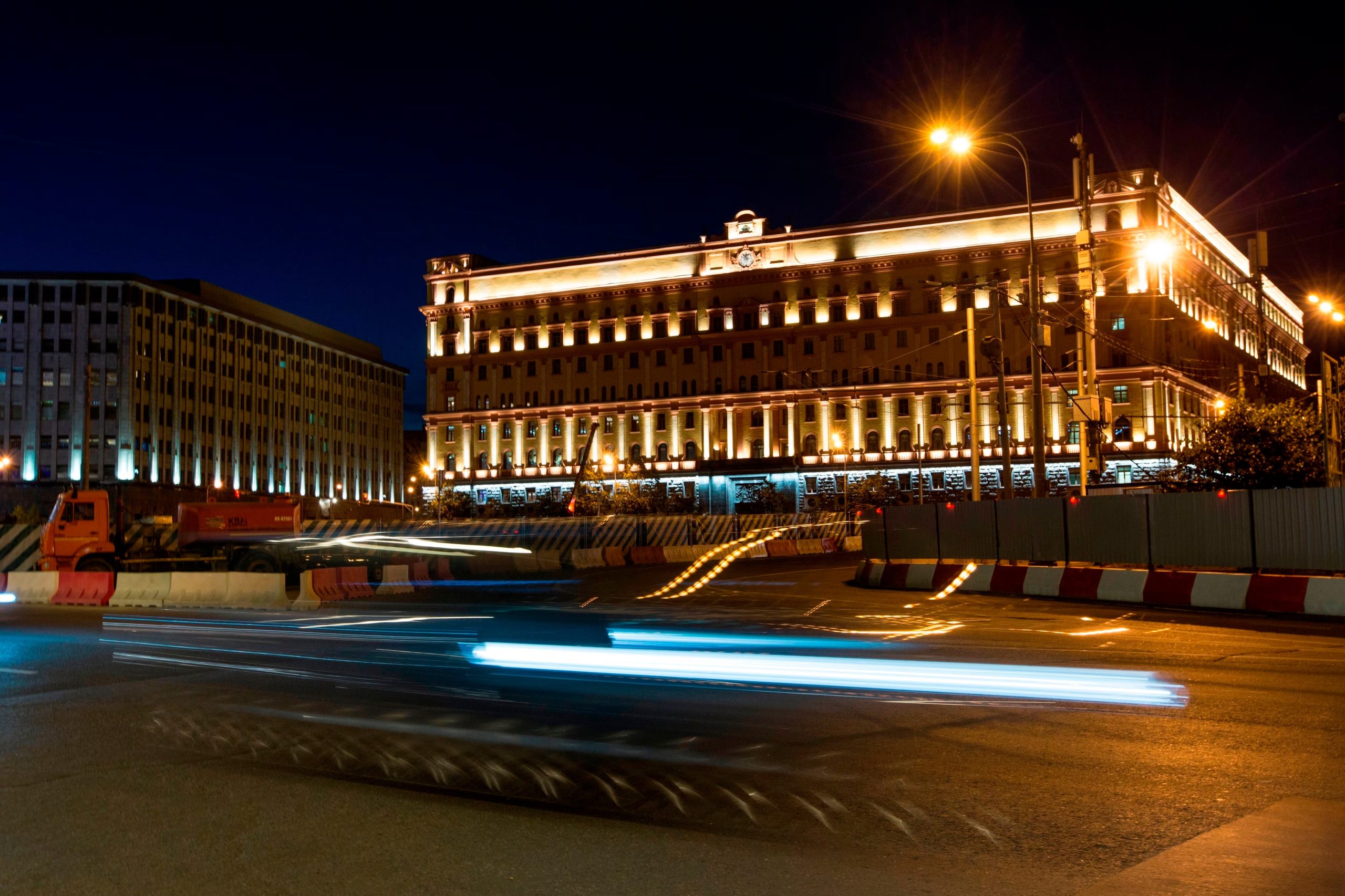 Vista de la sede del Servicio Federal de Seguridad (FSB, sucesor de la KGB soviética) en la plaza Lubyanskaya de Moscú, Rusia. (Foto AP)