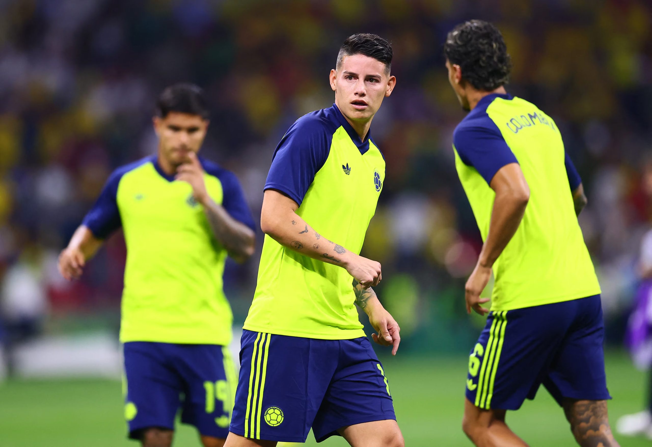 Andrea Guerrero estuvo en el calentamiento de la Selección Colombia, abrazando a uno de los jugadores delante de las cámaras, hecho que generó reacciones negativas en redes sociales - crédito Eloisa Sanchez/REUTERS