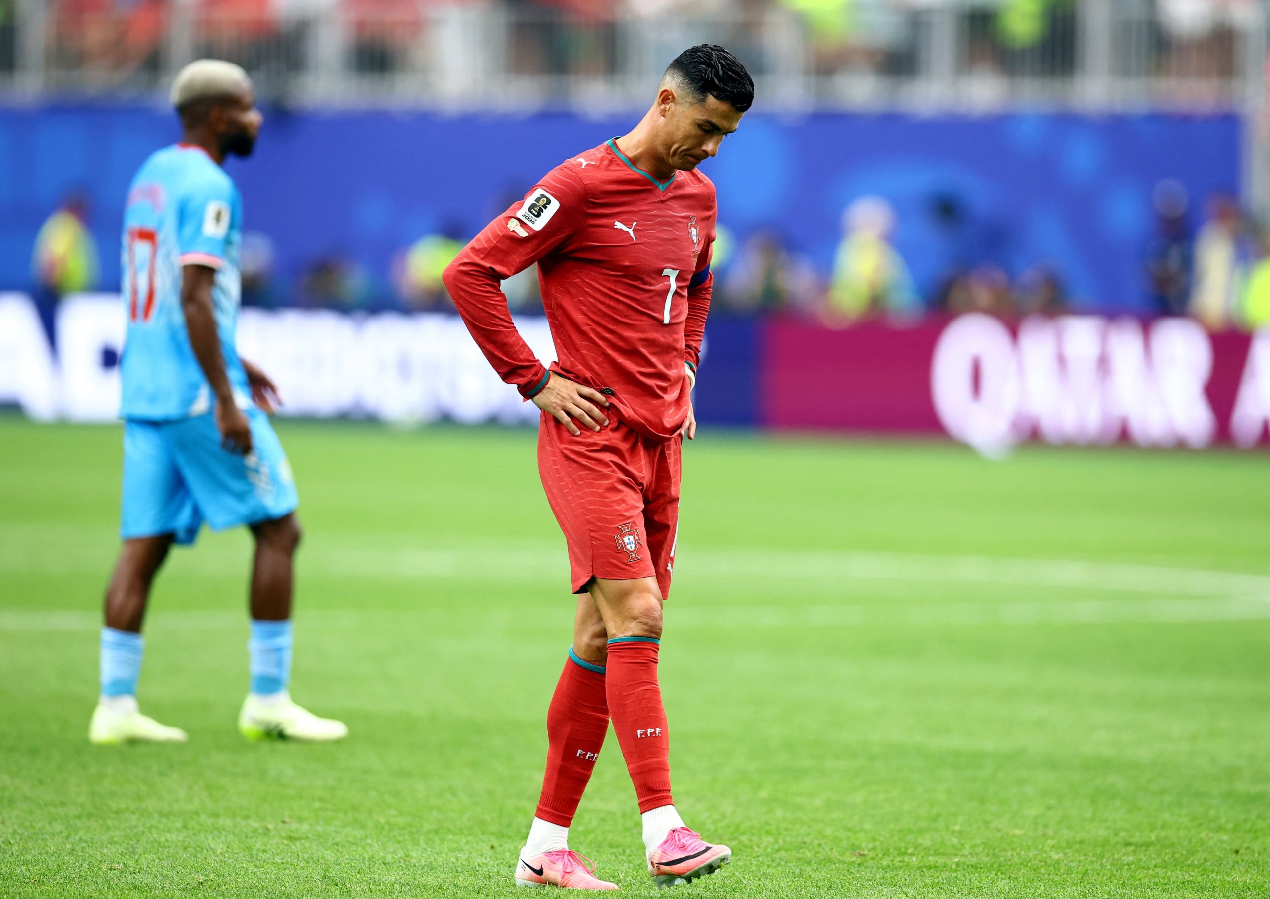 Cristiano Ronaldo con los brazos en jarra luego del empate de Portugal en el estreno del Mundial 2026 (REUTERS/Phil Noble)