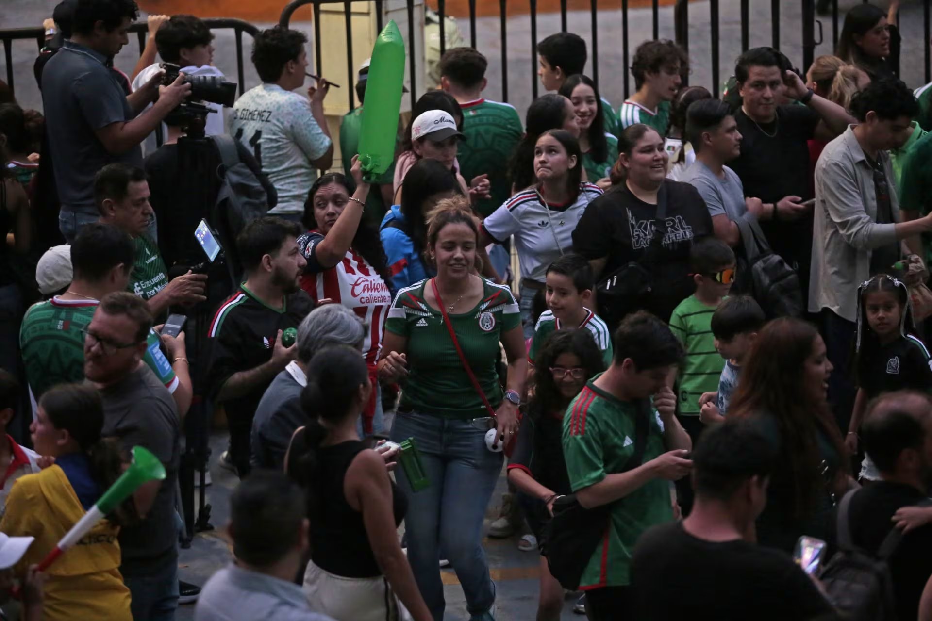 Con Guadalajara como sede y respaldado por una afición que lo recibió con mariachis y banderas, el Tri de Javier Aguirre busca este jueves su segundo triunfo consecutivo en el Mundial 2026 ante una Corea del Sur que también necesita ganar.
FOTO: FOTO: FERNANDO CARRANZA GARCIA / CUARTROSCURO.COM