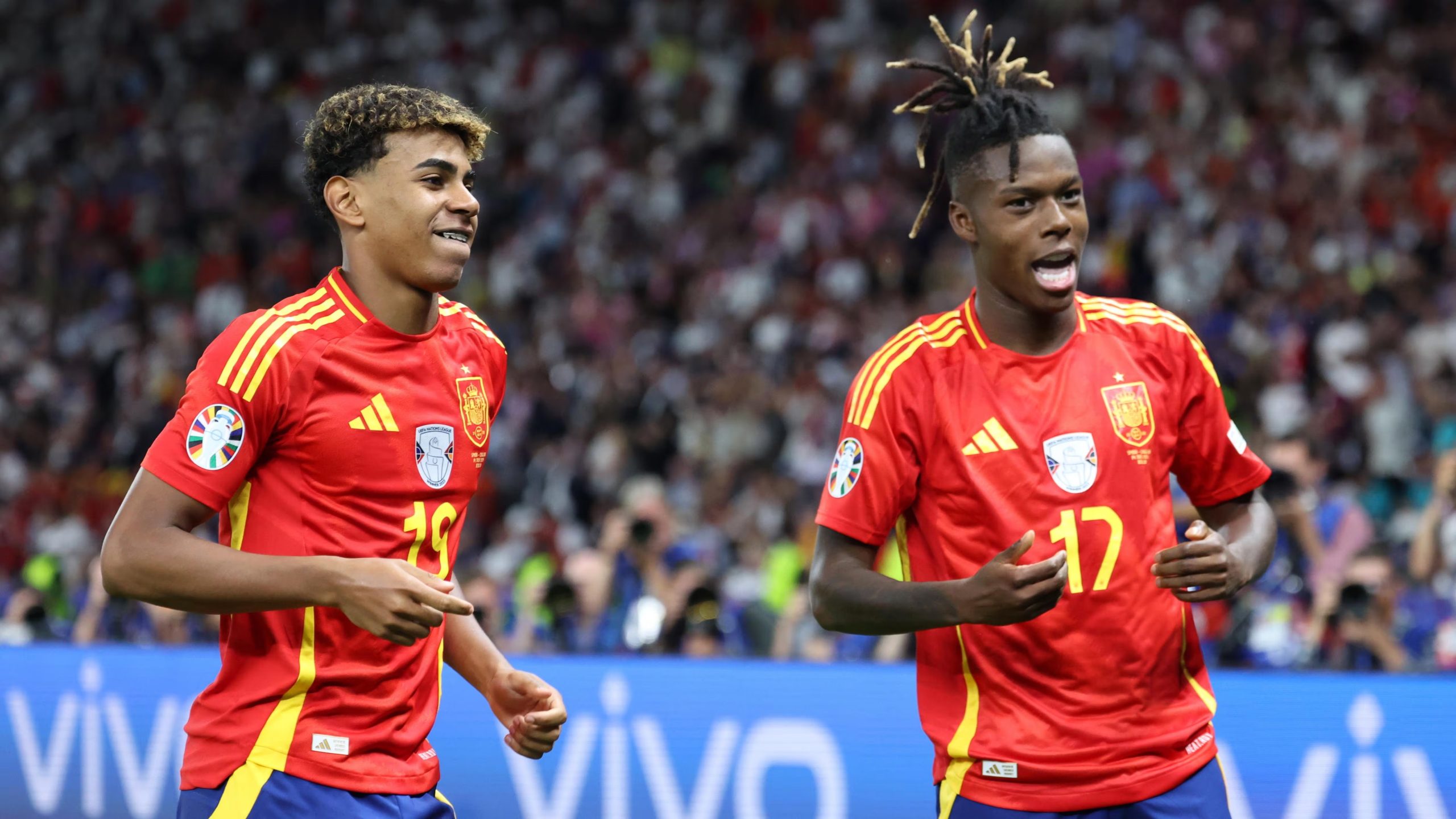 Nico Williams y Lamine Yamal (EFE/EPA/CHRISTOPHER NEUNDORF)