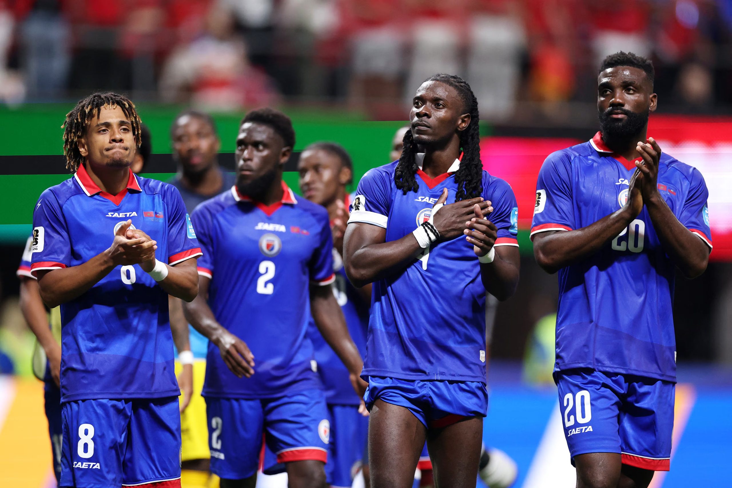 ATLANTA, GEORGIA – 24 DE JUNIO: Los jugadores de Haití aplauden a los fanáticos después de la derrota del equipo por 2-4 en el partido del Grupo C de la Copa Mundial de la FIFA 2026 entre Marruecos y Haití en el estadio de Atlanta el 24 de junio de 2026 en Atlanta, Georgia. Kevin C. Cox/Getty Images/AFP