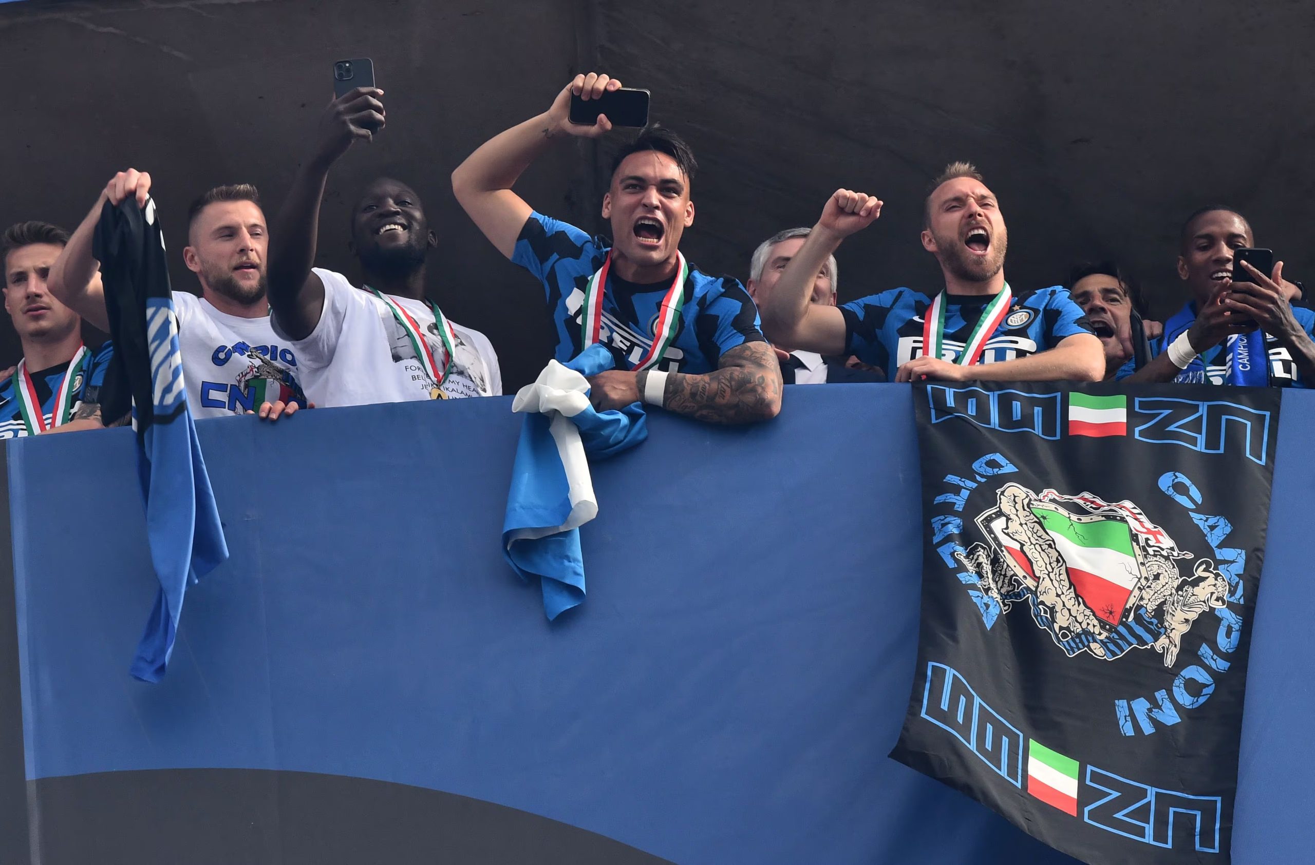 Lautaro Martínez y Eriksen fueron compañeros y celebraron un Scudetto en el Inter de Milán (REUTERS/Massimo Pinca)