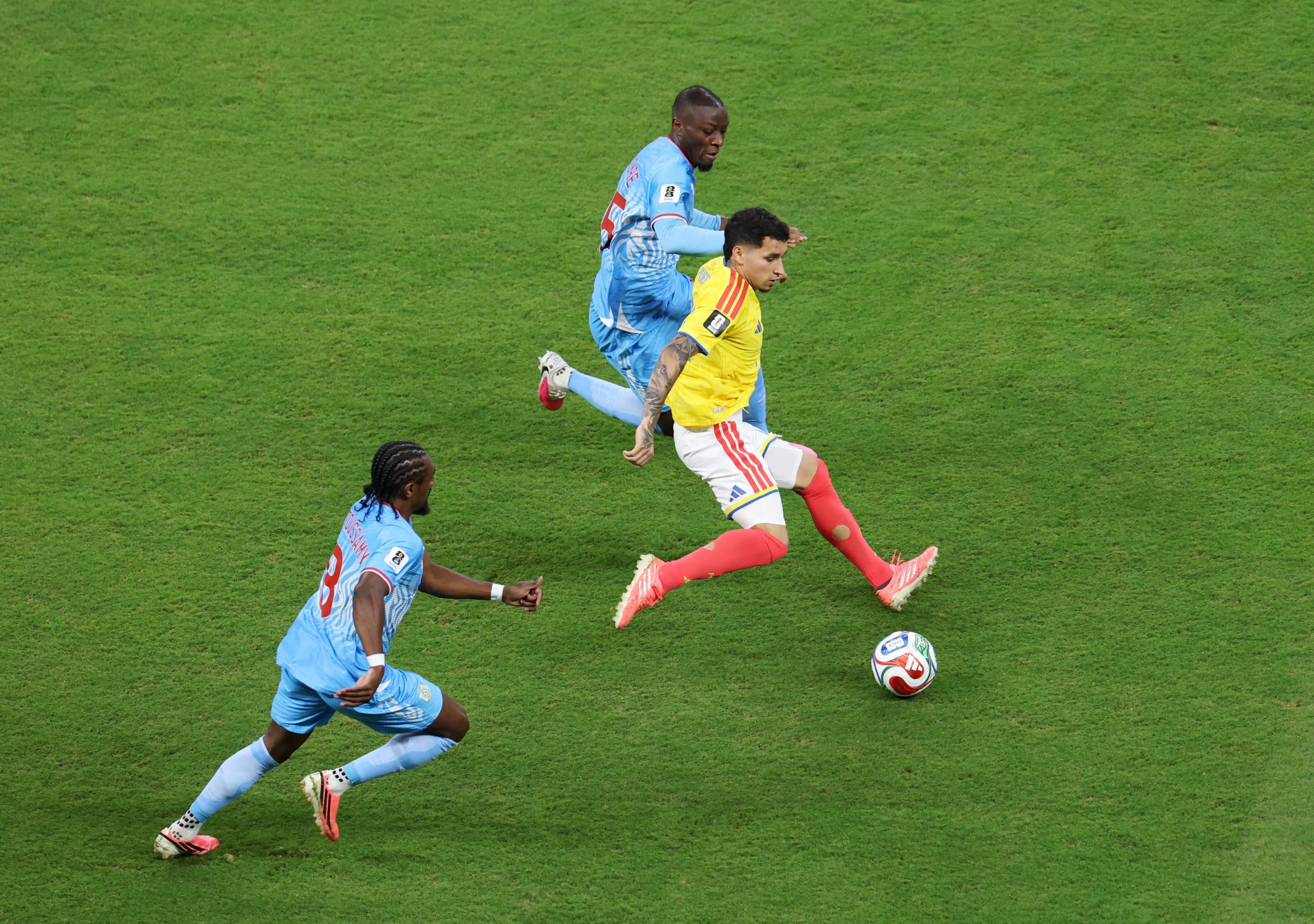 Colombia tuvo que batallar con el juego físico de la RDC durante varios tramos del partido - crédito Raquel Cunha/REUTERS
