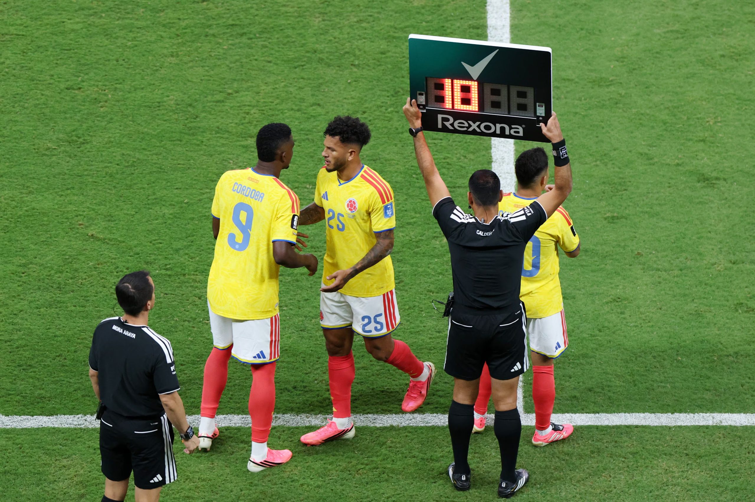 El ingreso de Juan Fernando Quintero y Jhon Córdoba modificó el ataque de Colombia y le devolvió movilidad en el segundo tiempo - crédito Raquel Cunha/REUTERS