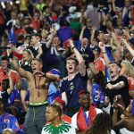 Colombiano hizo viral a policía al jugar fútbol en el FanFest del Mundial en Boston
