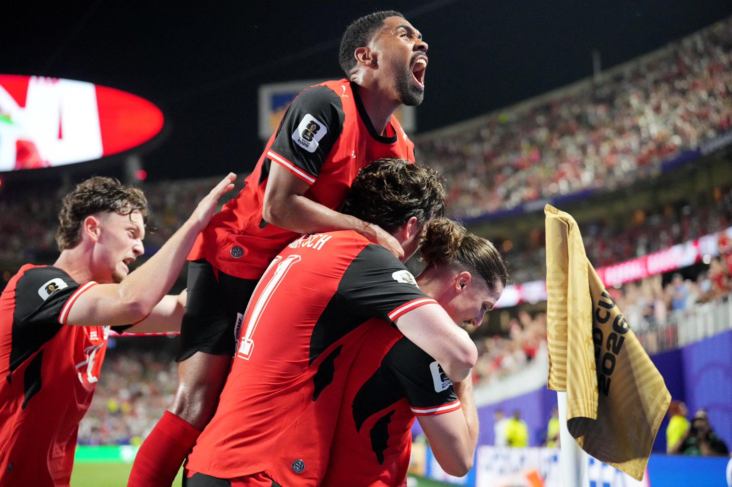 Los jugadores de Austria celebrando un gol ante Argelia (Reuters/Denny Medley)