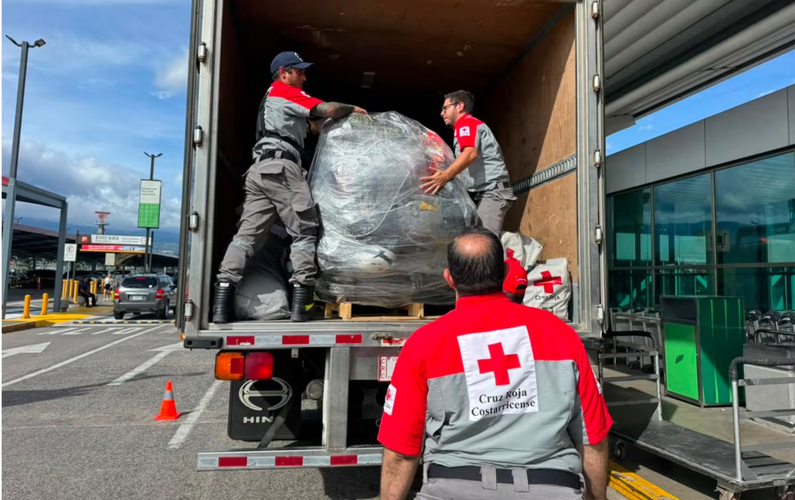 La delegación costarricense aporta experiencia en búsqueda y rescate a las operaciones en áreas de desastre en Venezuela. Crédito: Cruz Roja Costarricense