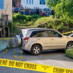Un hombre fue asesinado a tiros dentro de vehículo en una loma de barrio en Esmeraldas