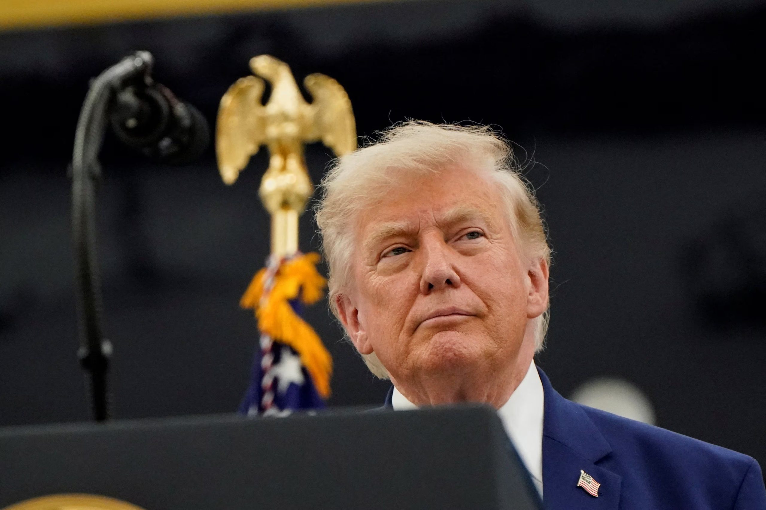 Trump subrayó que una escalada afectaría directamente al flujo de petróleo por el estrecho de Ormuz. REUTERS/Elizabeth Frantz