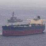 EE.UU. suspende sanciones al crudo iraní durante dos meses