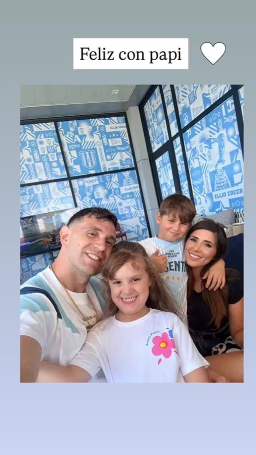 Dibu Martínez junto a su familia en Kansas City