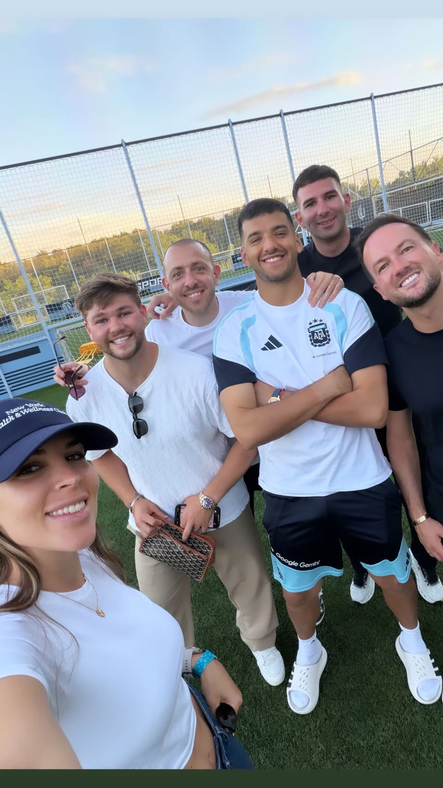 Rulli, su esposa y amigos