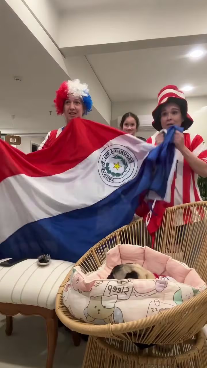 Las redes sociales difundieron el video en el que Lali González festejó con la camiseta de la selección paraguaya y la bandera de Paraguay