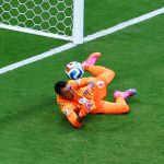 Agente de Muslera lo respalda con fuerte mensaje tras eliminación de Uruguay