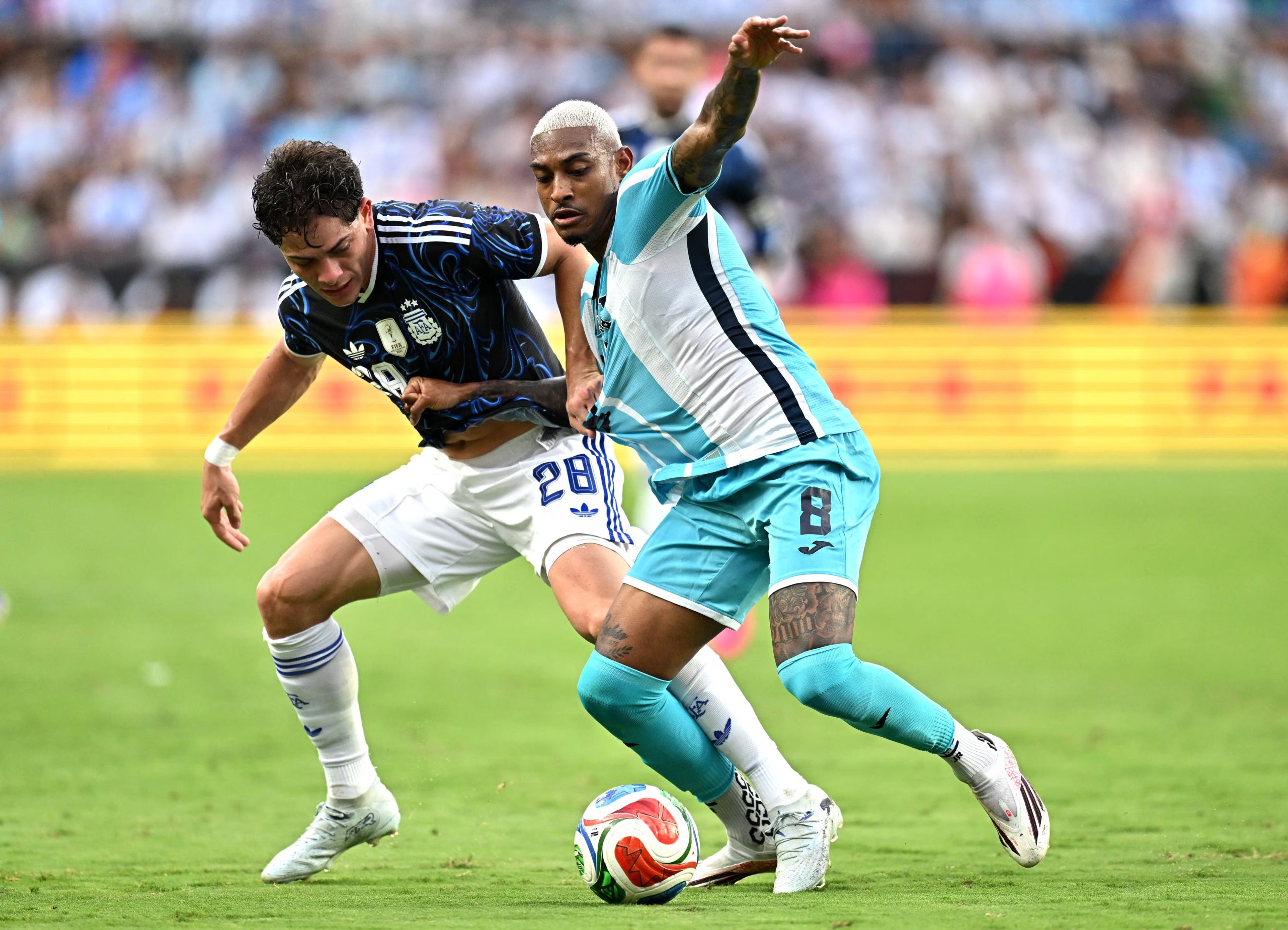 Agustin Giay durante el duelo ante Honduras en Texas (Reuters/Maria Lysaker)