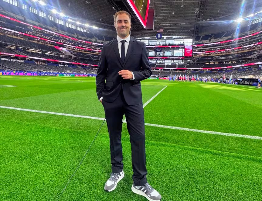 El cronista de TyC Sports admitió que estaba temblando tras el festejo y que cinco minutos después ya tenía el teléfono lleno de mensajes con la foto del momento