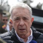 Fiscalía cita a indagatoria a Álvaro Uribe por masacres paramilitares