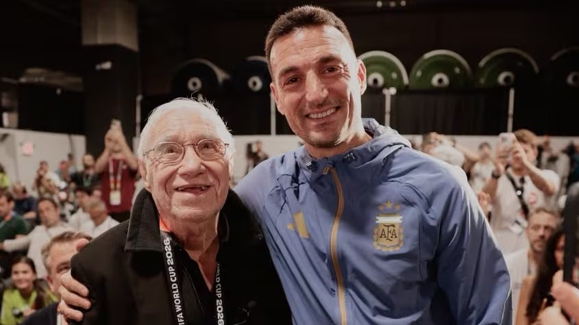 Lionel Scaloni y Enrique Macaya Márquez en la conferencia de prensa que se realizó en Dallas (@Argentina)