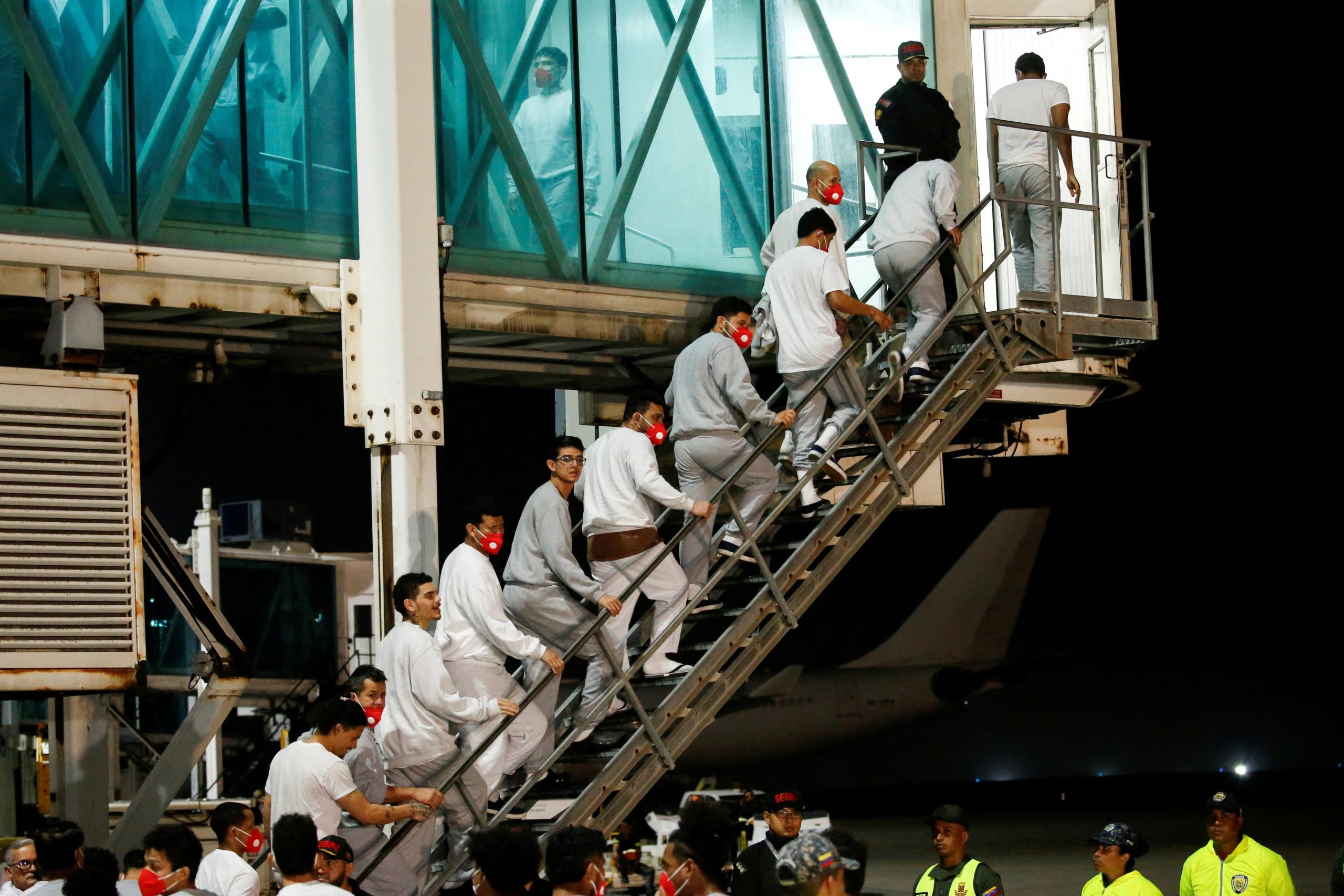 En los últimos meses, Trump también buscó utilizar la base como centro de detención para migrantes sujetos a procesos de deportación, una iniciativa que formó parte de su estrategia para reforzar los controles migratorios y acelerar las expulsiones de extranjeros en situación irregular (REUTERS)