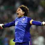 Memo Ochoa se va de la selección mexicana con el Legacy Patch de la FIFA en el pecho