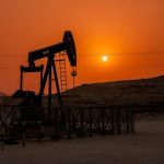 Petróleo cae por posibles avances en paz entre EE.UU. e Irán