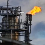 Petróleo se dispara y bolsas asiáticas caen por tensión en Medio Oriente