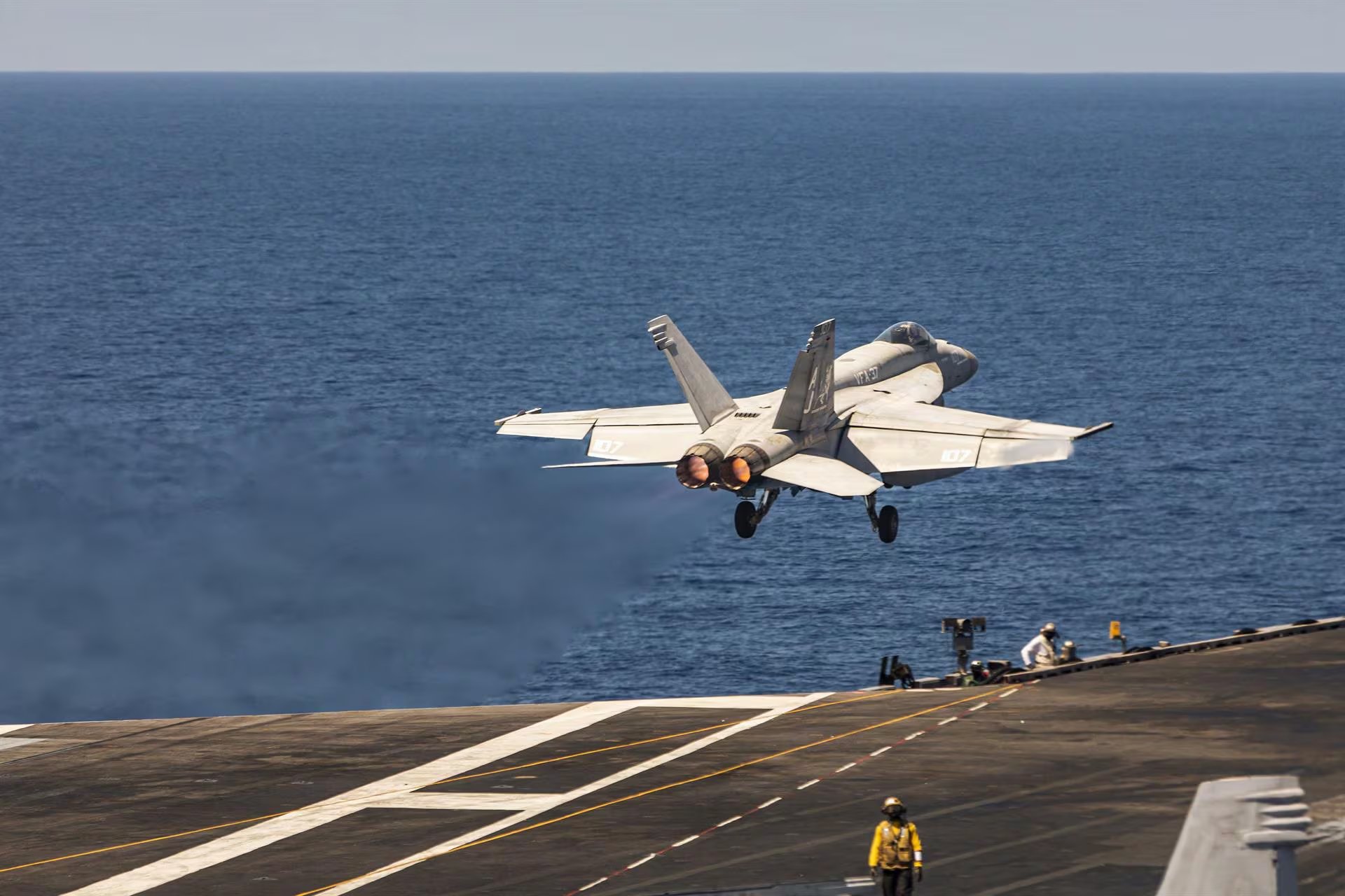 Irán lanzó misiles y drones contra objetivos de Estados Unidos tras los bombardeos de Washington