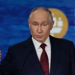 Putin admite desaceleración económica en Rusia pero niega colapso