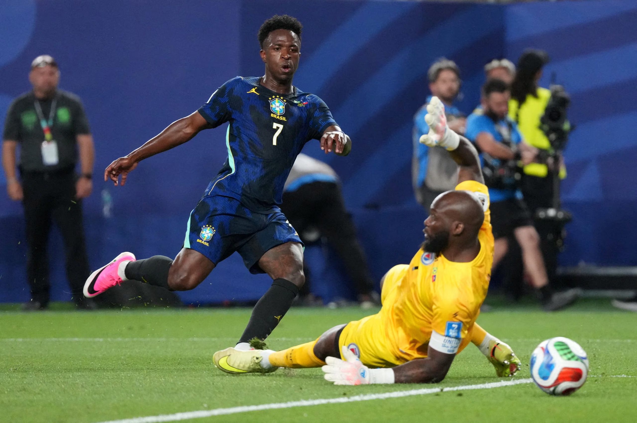 Clarke destacó el rol de Vinicius Junior en la selección de Brasil - crédito James Lang/Reuters
