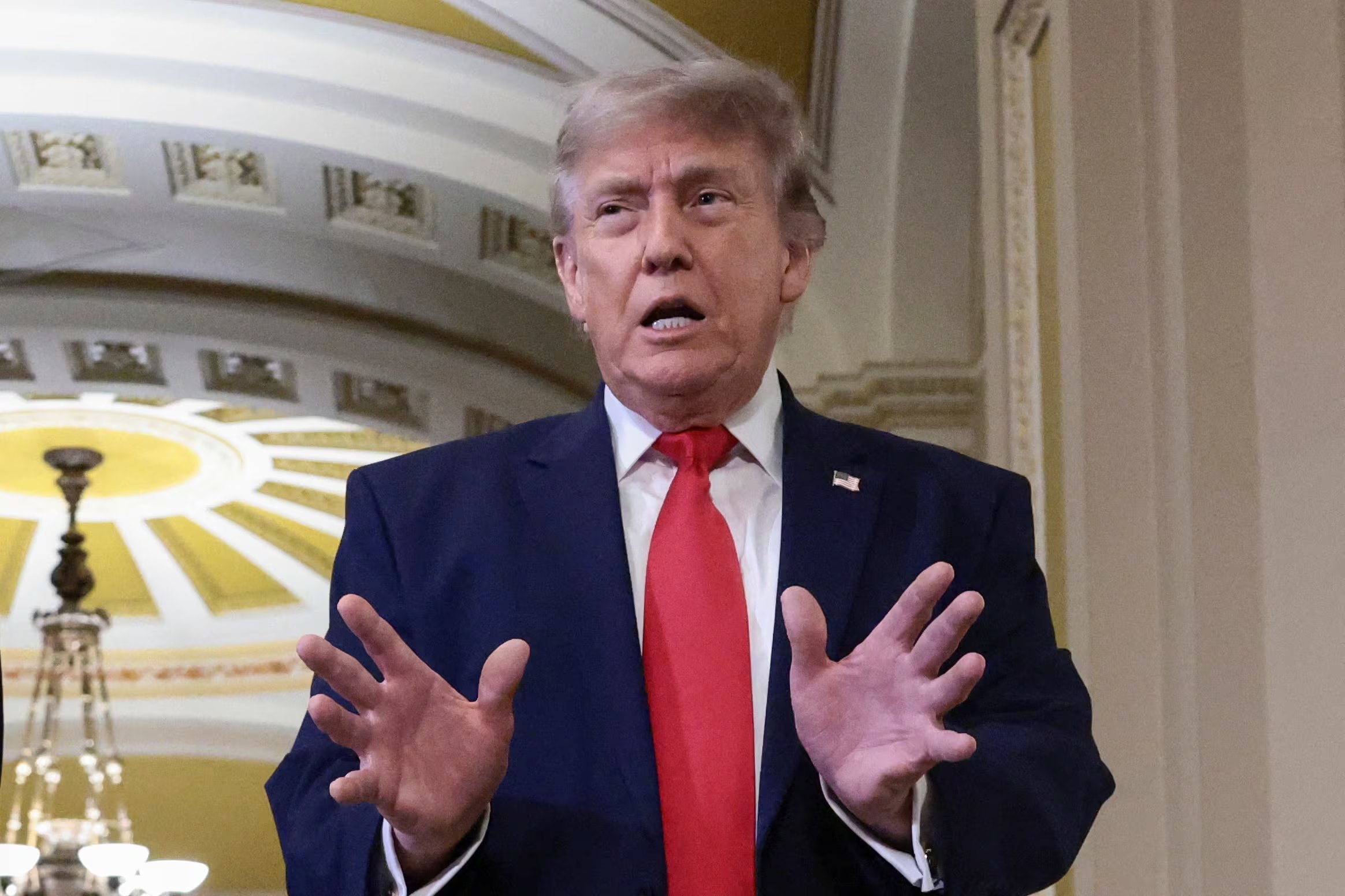 El presidente de Estados Unidos, Donald Trump, habla con la prensa en el Capitolio de Estados Unidos, en Washington, D.C., EE. UU., el 24 de junio de 2026 (REUTERS/Evelyn Hockstein)
