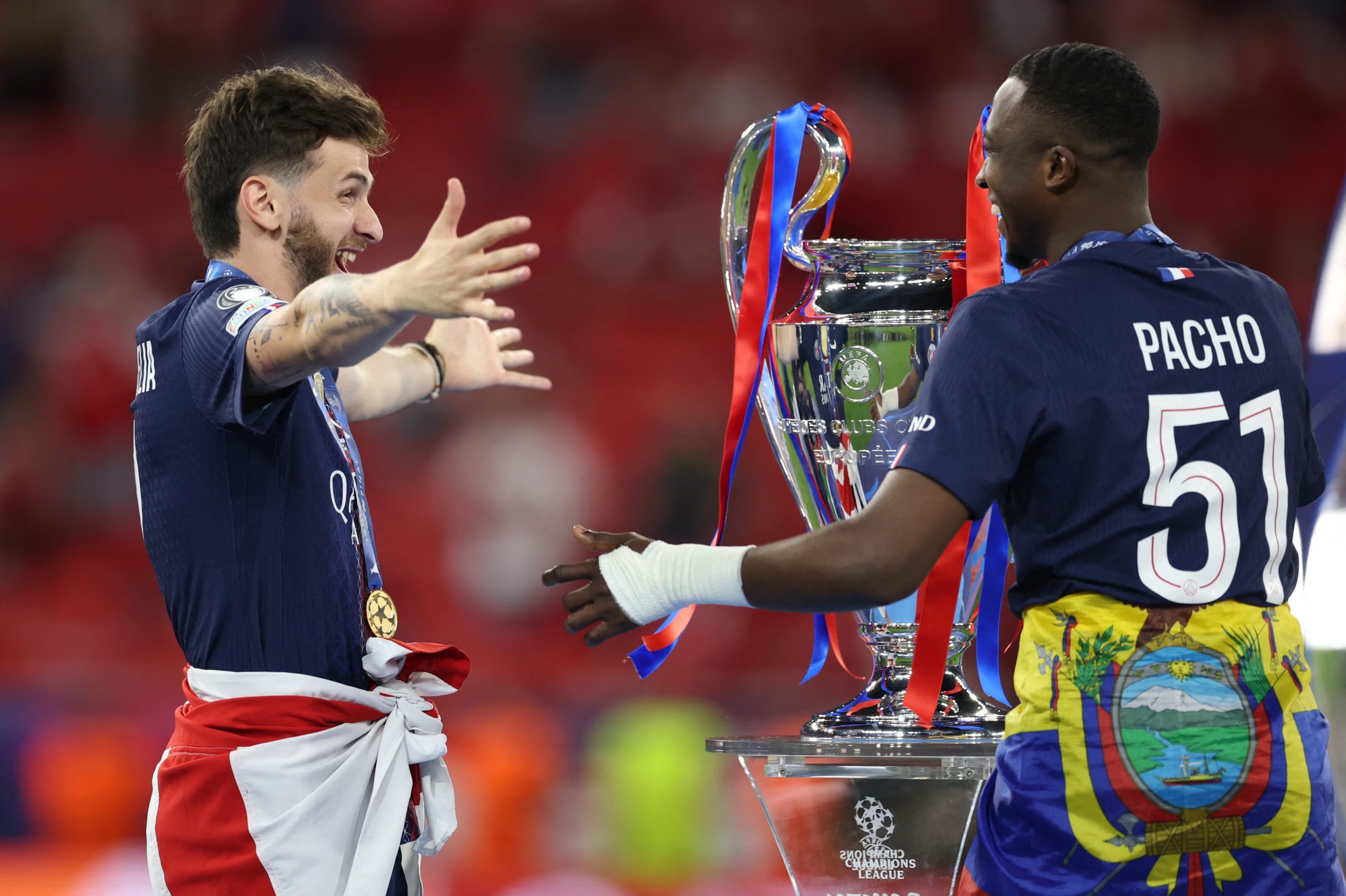 Willian Pacho, del PSG, se consolidó como campeón de la última Champions. REUTERS/Andrew Boyers