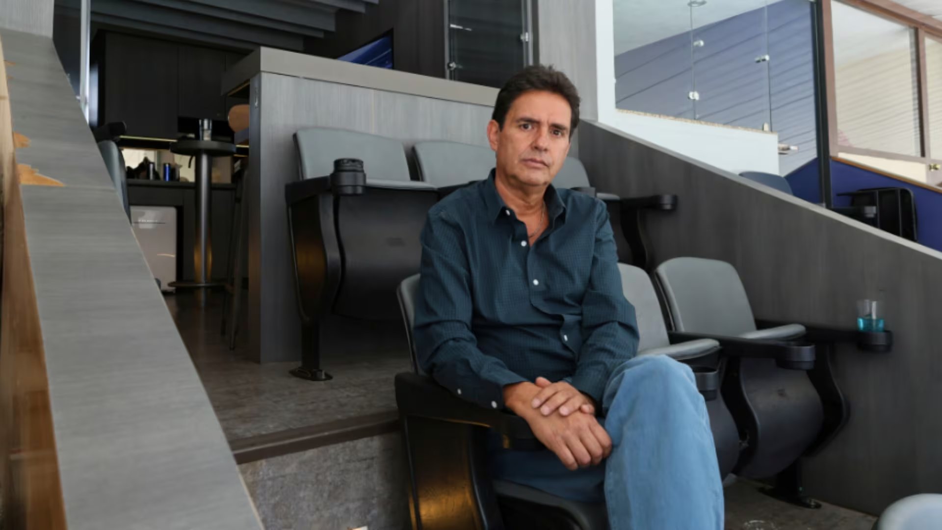 Roberto Ruano, vicepresidente de la Asociación Mexicana de Titulares de Palcos y Plateas, informó que este viernes vencía el plazo fijado por un juez para obtener las entradas. (AP)