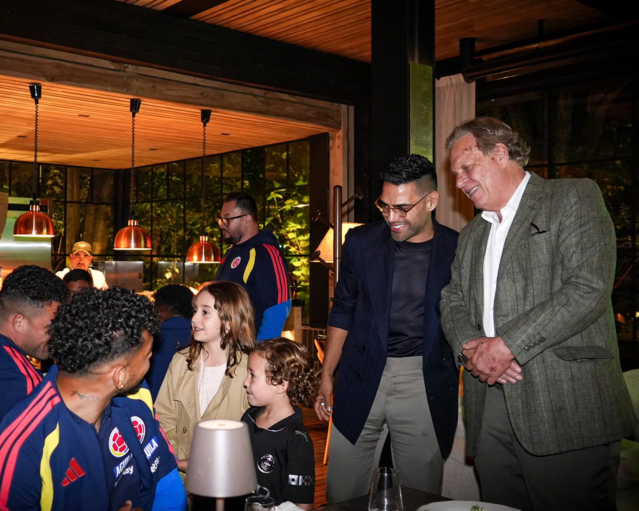 Radamel Falcao estuvo acompañado por su familia en la visita al hotel de concentración de la selección Colombia - crédito FCF