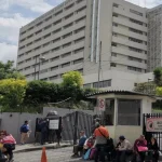 Pacientes trasplantados racionan medicamentos para sobrevivir ante desabastecimiento en el Hospital Eugenio Espejo
