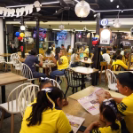 Bares y restaurantes de Guayaquil aumentan pedidos de comida y bebidas para el próximo partido de Ecuador: ‘Me voy a abastecer el triple’