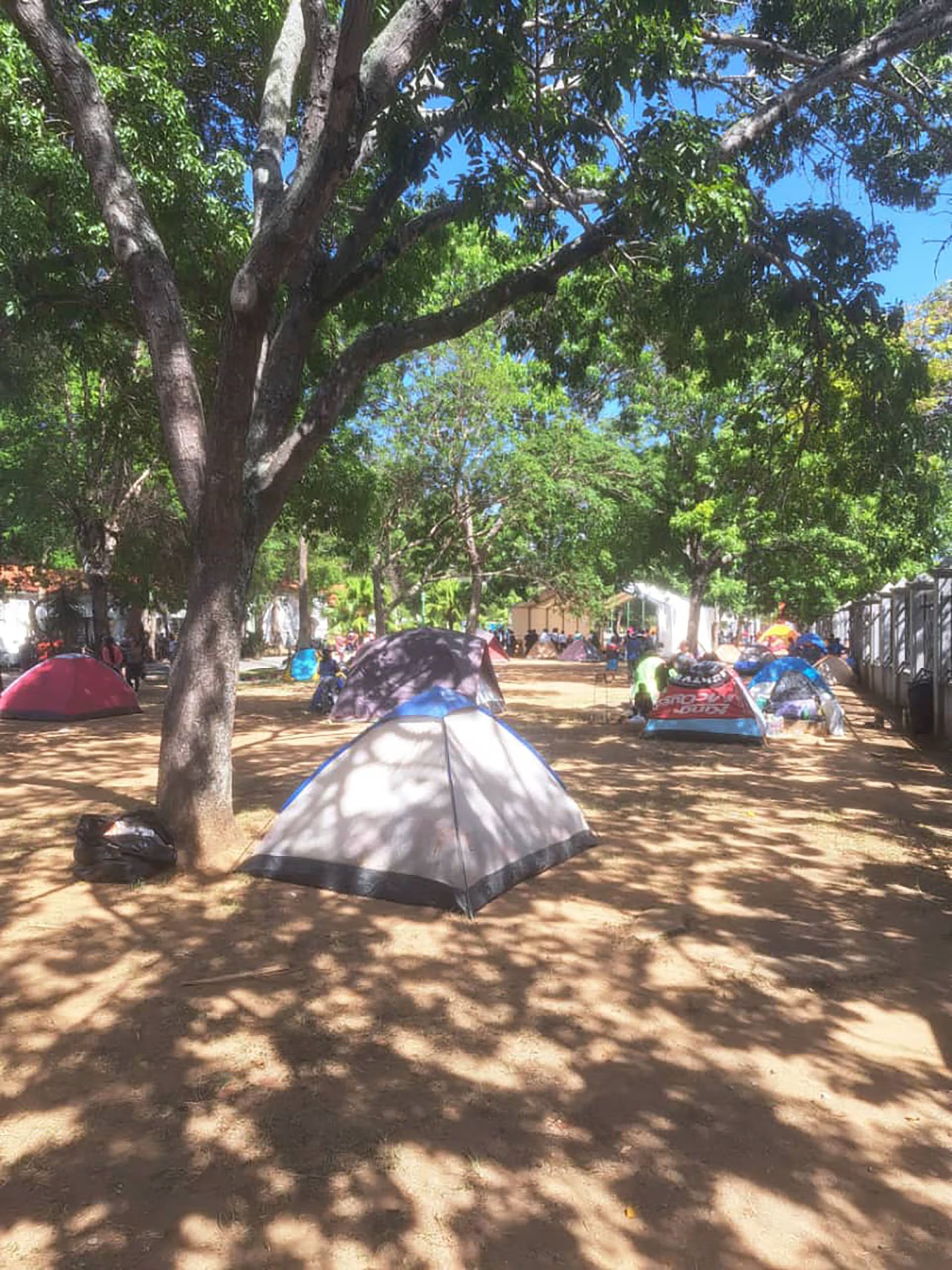 Varios damnificados se vieron obligados a instalar carpas
