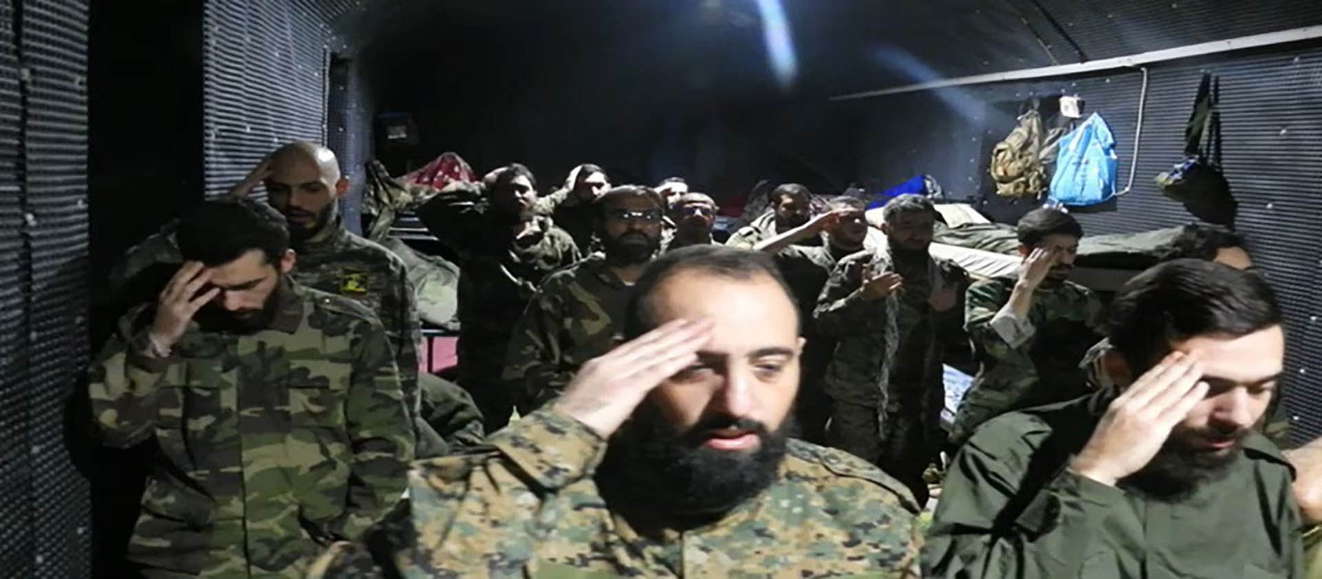 Miembros de Hezbollah forman en uno de los túneles (IDF)